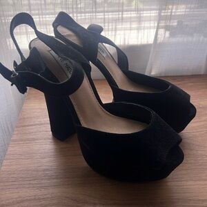 Black vintage Steve Madden pumps